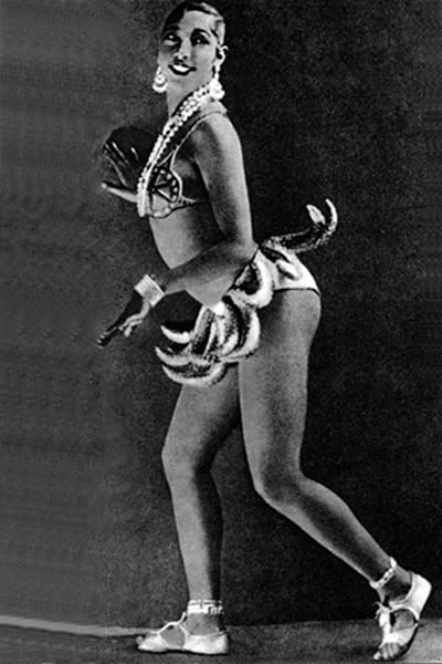 Josephine Baker: Im Bananen-Kleid auf Europa-Tourné, Paris 1926 Rechteinhaber: Urheberrecht ist abgelaufen (Walery, French, 1863-1935) https://commons.wikimedia.org/wiki/File:Baker_Banana_3.jpg 